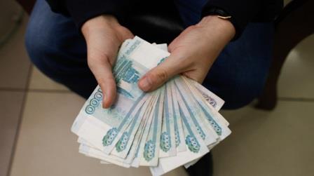 Снять наличные с карты через кассу магазина.